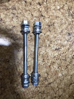 Trục xe đạp trước sau
