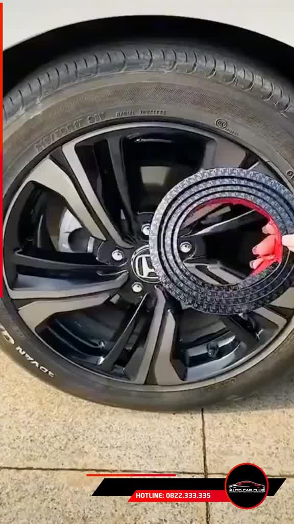 Cua lốp xe ô tô vân cacbon