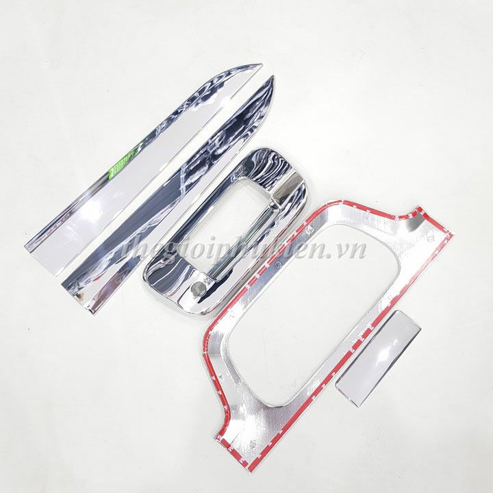 Ốp trang trí tay mở cốp sau - Chevrolet Colorado( hàng chất )