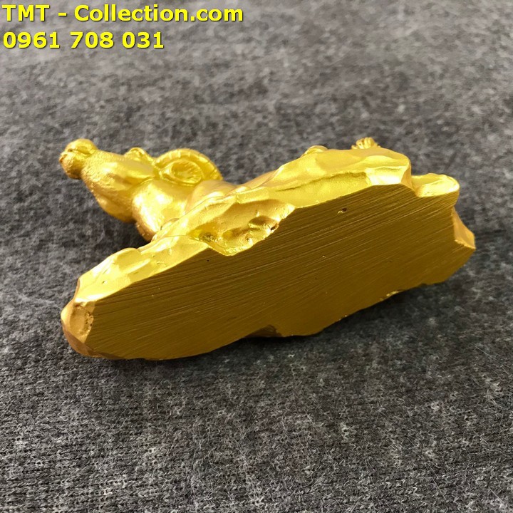 Tượng Con Trâu Vàng, bằng nhựa được phủ một màu vàng, bền màu và chắc chắn; 10 x 5.5 x 7cm(Dài X Rộng X Cao) - SP005039