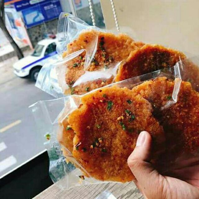 1 gói cơm cháy chiên nước mắm