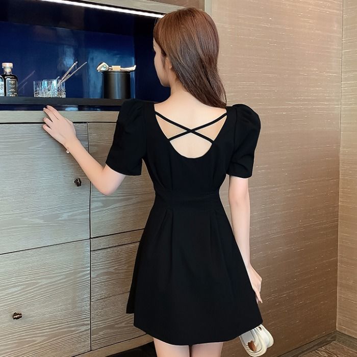 Black V-neck dress with Korean style | BigBuy360 - bigbuy360.vn