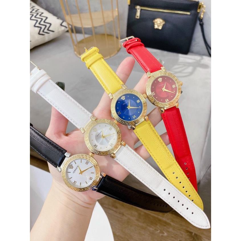 Đồng hồ nữ Versace nữ dây da sang trọng và tinh tế.