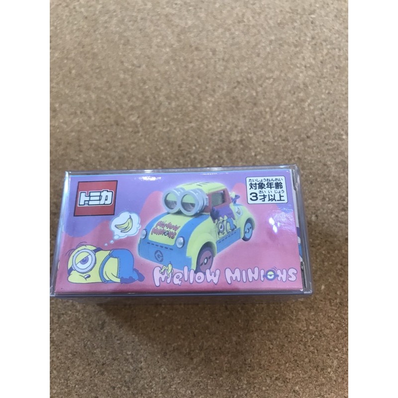 Xe mô hình Tomica Minion 3 ( fullbox)