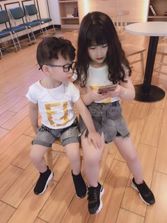 Set chị em