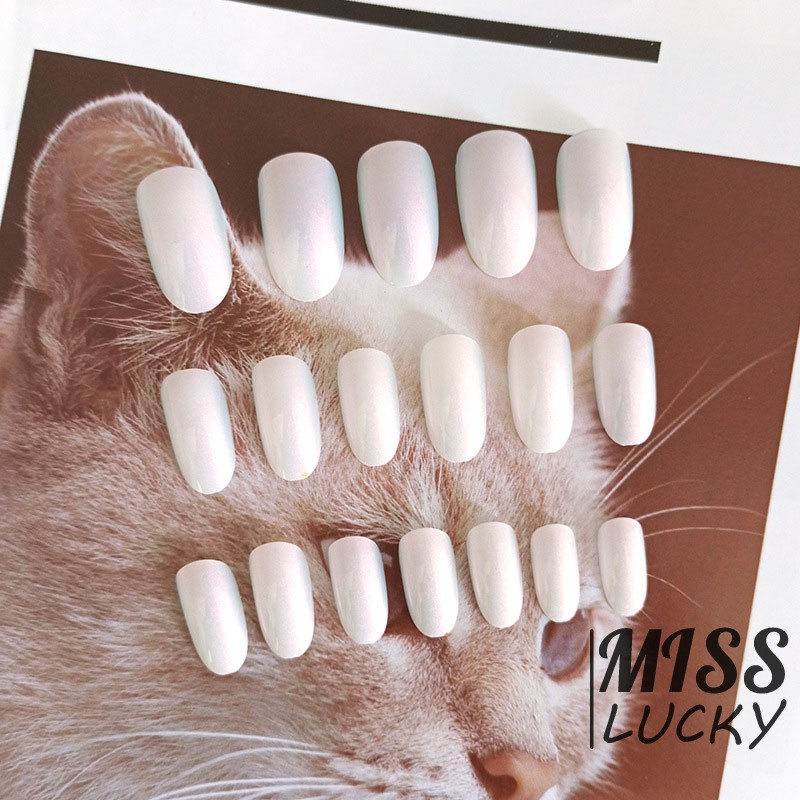 Set 24 Móng Tay Giả Trang Trí Nghệ Thuật Độc Đáo