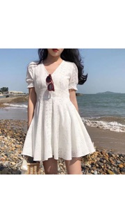 Đầm xoè trắng