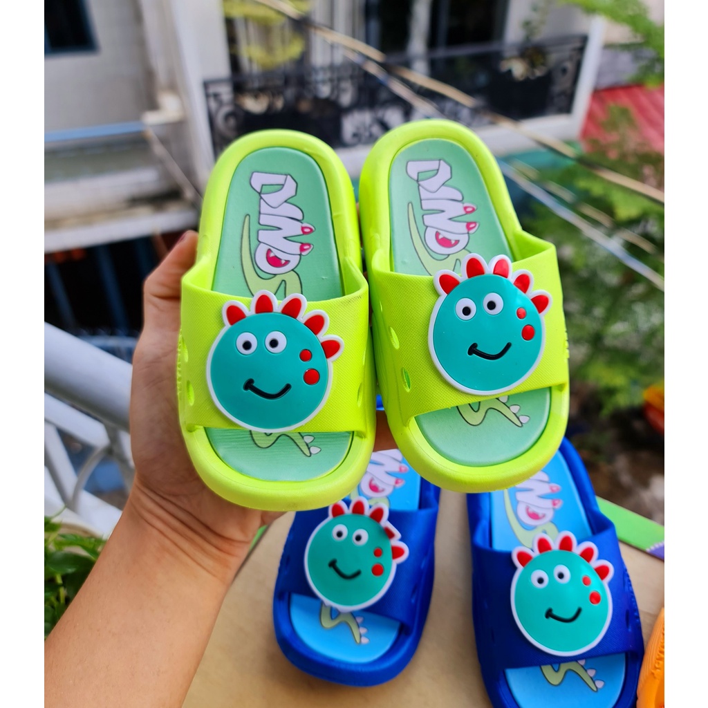 Dép bánh mì cho bé trai bé gái hình cá sấu hoạt hình chấm đỏ chất cao su mềm