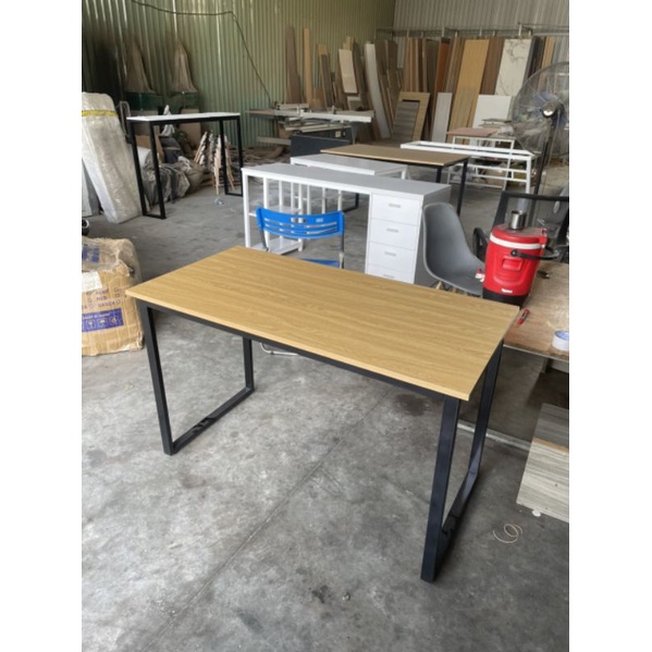 bàn mặt gỗ dài 1m6 (khách đặt)