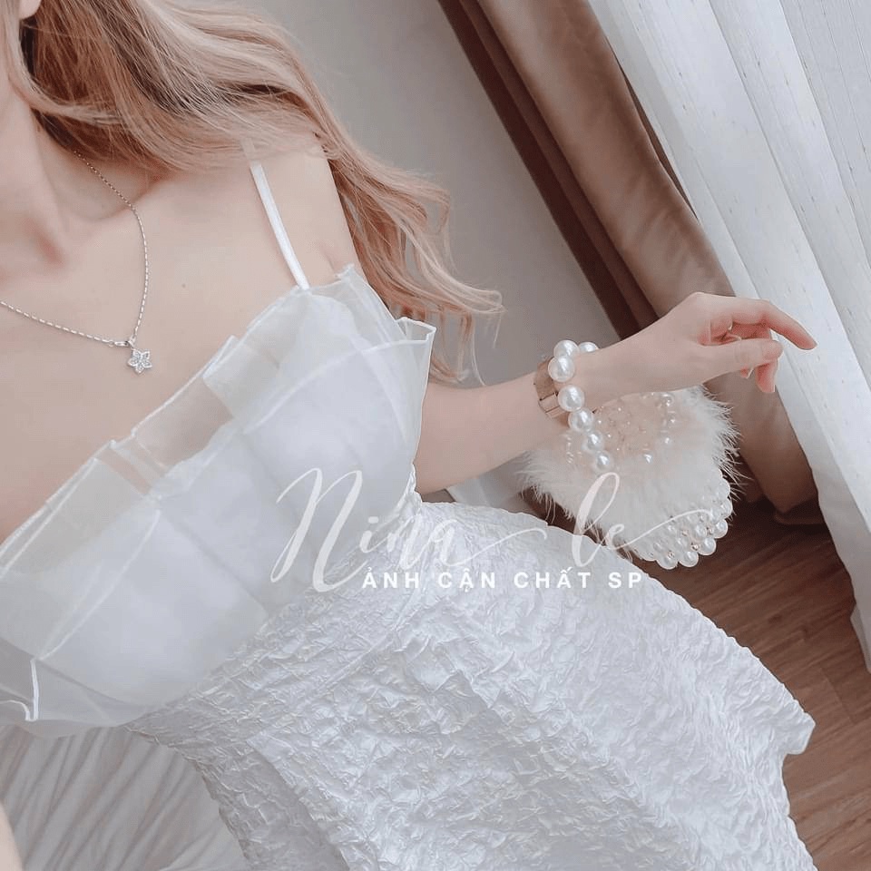 ĐẦM GẤM HOA NỔI 2S TRẮNG XẾP LY NGỰC PHỐI VOAN
