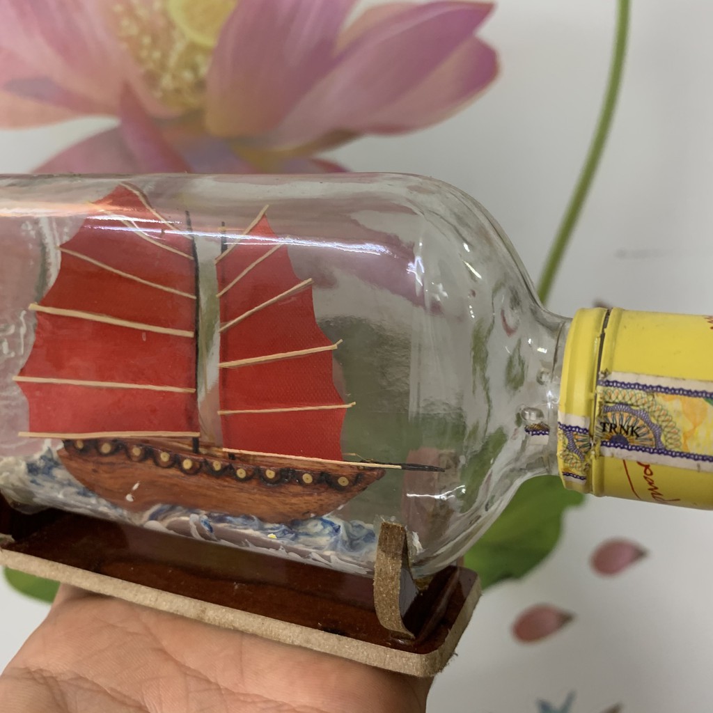 Mô hình thuyền gỗ Hạ Long trong chai thủy tinh - hàng thủ công mỹ nghệ Việt Nam xuất khẩu