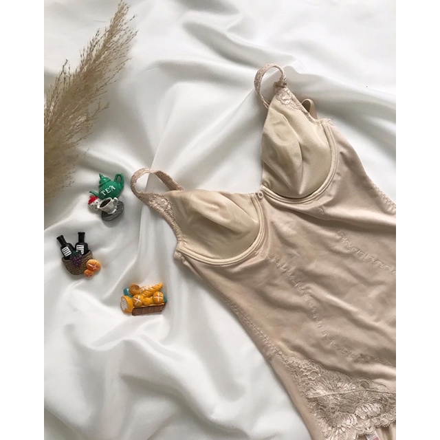 Áo bodysuit màu nude 2hand