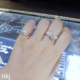 Nhẫn nữ bạc ta đeo ngón út, ngón giữa