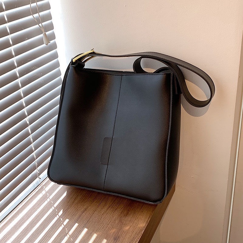 Video thật Túi tote da basic 5 khuy da trơn giá săn sale P085