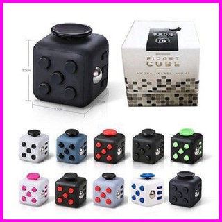Fidget Cube - công cụ thần hiệu giúp tập hợp công tác