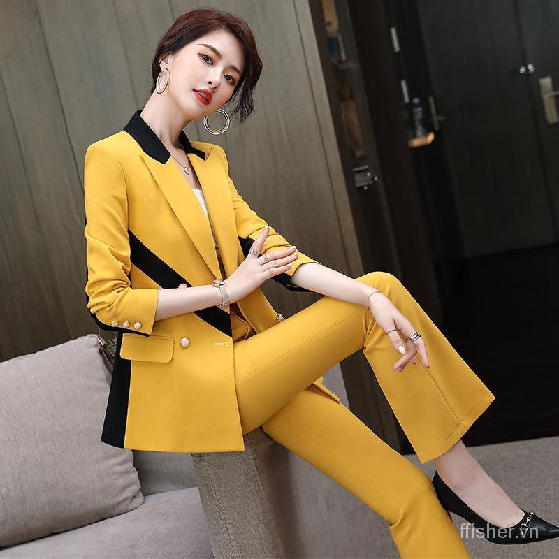 Bộ đồ công sở dáng ôm thời trang thu đông 2022 cho nữ
