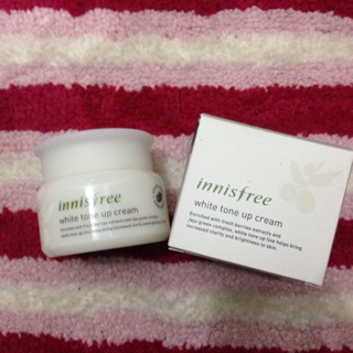 Kem dưỡng trắng da Innisfree WHITE TONE UP CREAM 