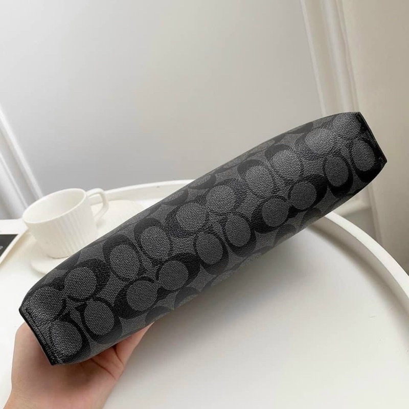 Clutch Coach Carryall Pouch | BigBuy360 - bigbuy360.vn