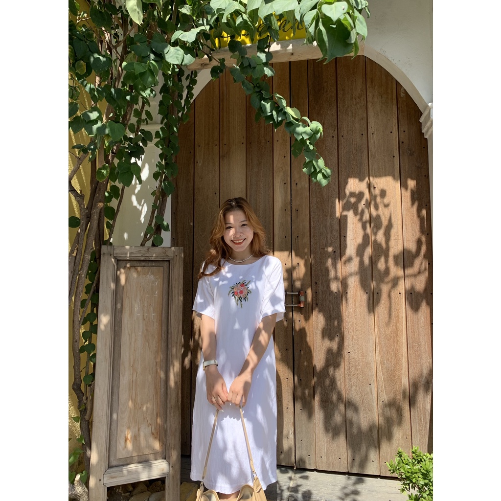 ĐẦM LINEN THÊU TAY HOẠ TIẾT HOA Ở NGỰC  chất liệu linen tưng trắng