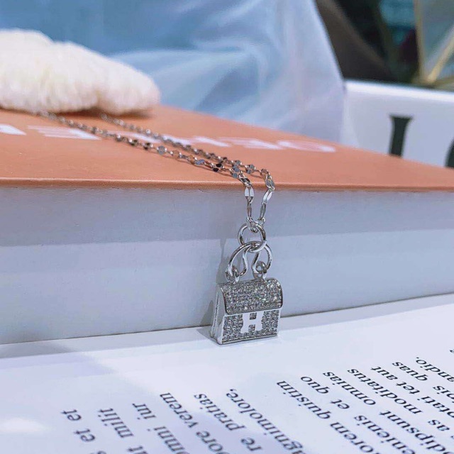 Dây chuyền titan mặt túi xách hiệu mạ bạch kim