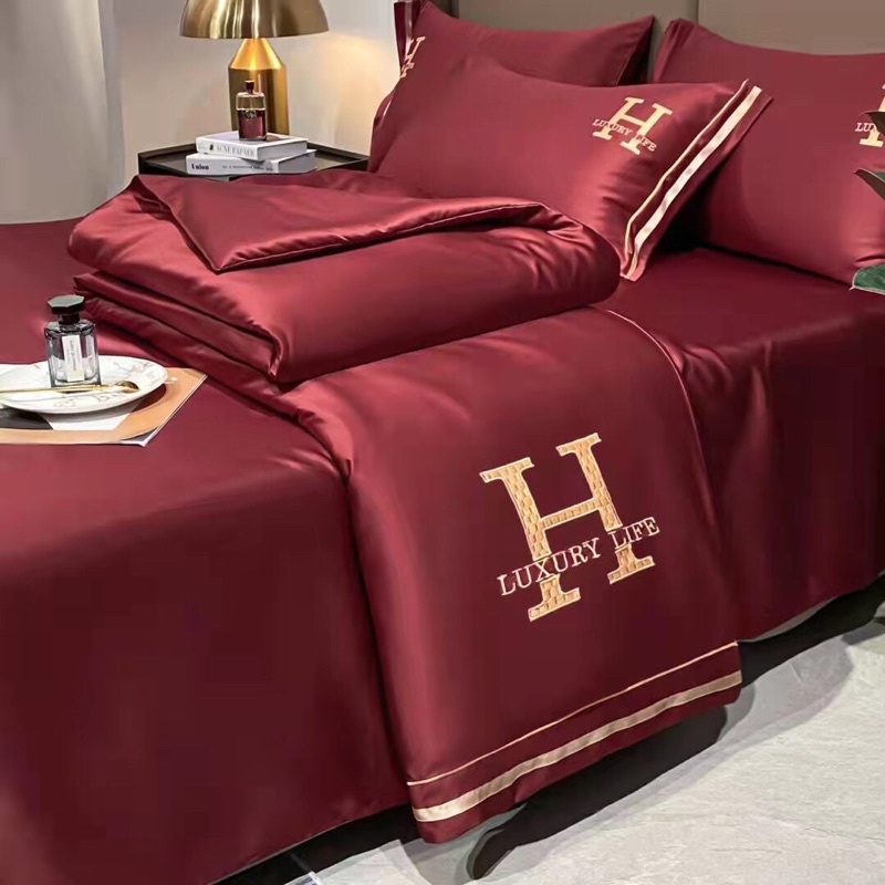 Sét 4 món chăn trần ga và 2 vỏ gối phi lụa thêu chữ H mềm mịn