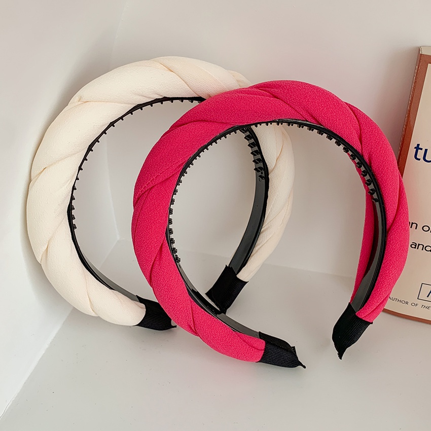 Băng đô thiết kế xoắn chống trượt giúp rửa mặt tiện lợi