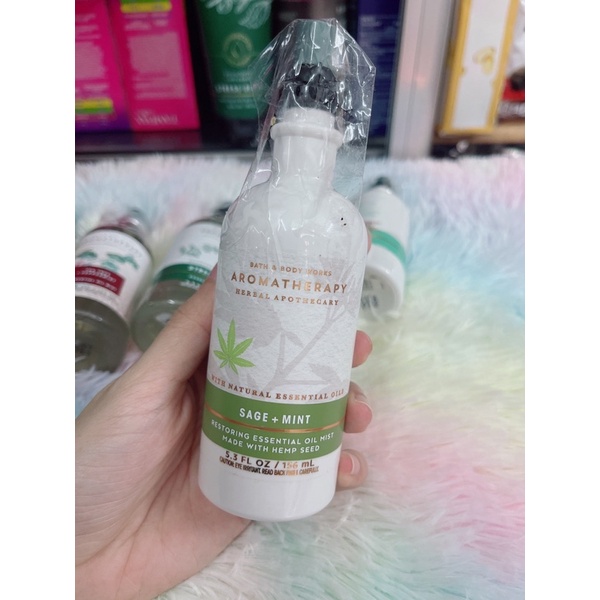 Xịt Thơm Gối Bath and Body Works Aromatherapy Essential Oil Mist 156ml.