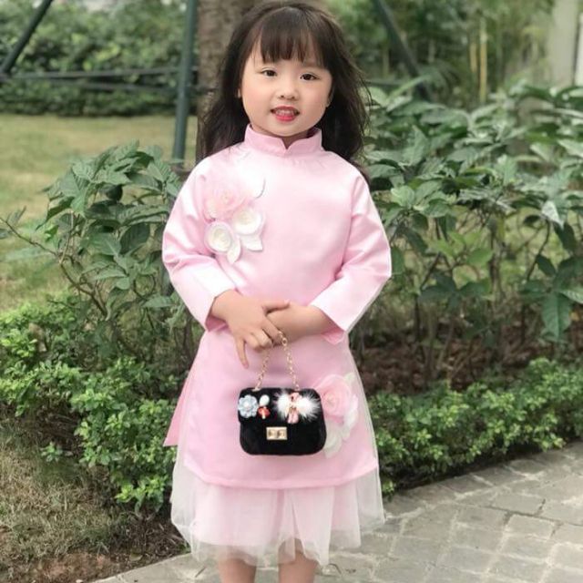 Áo dài cách tân cho các bé gái hot nhất năm nay đây ạ😁😁size từ 10 đến 25kg tương đương từ 1 đến 7 hoa đính nổi cực đẹp