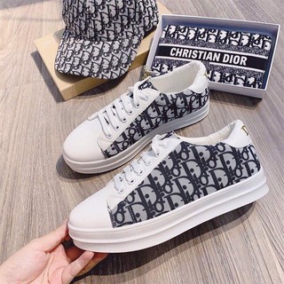 Giày thể thao họa tiết dior