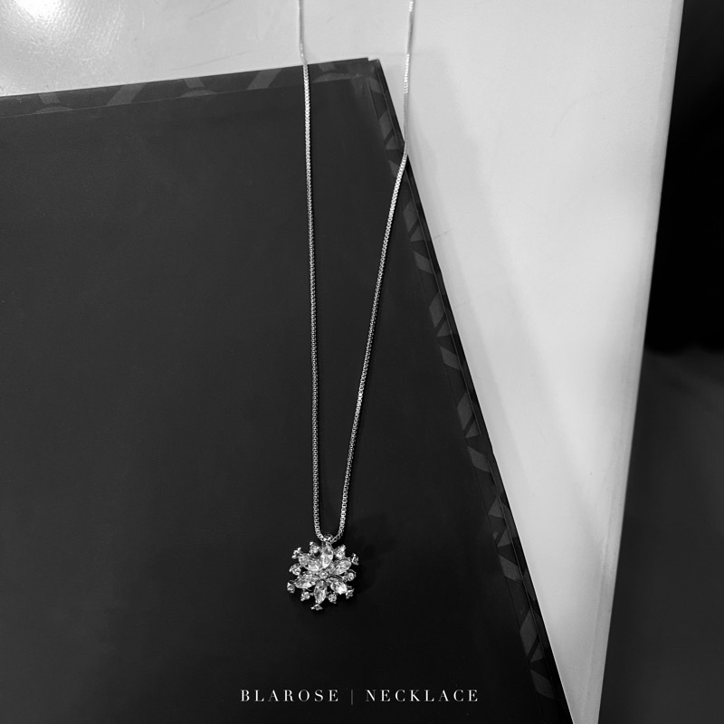 VÒNG CỔ SNOW