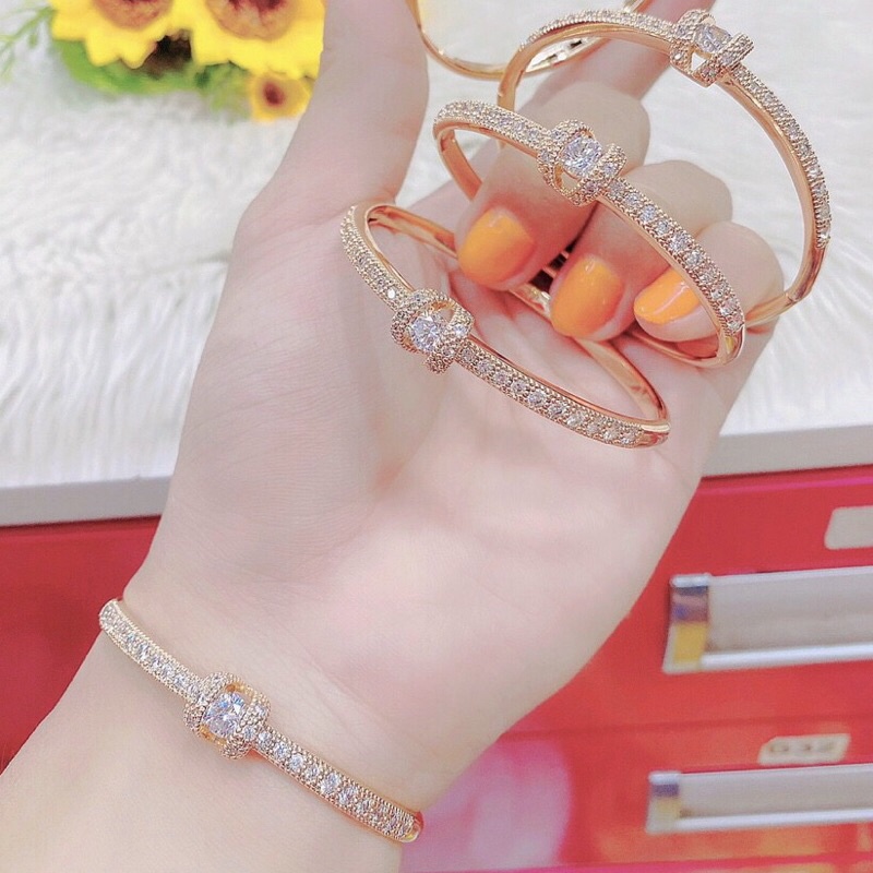 Vòng tay nữ không gỉ khoá cài có khắc kí hiệu KAMI