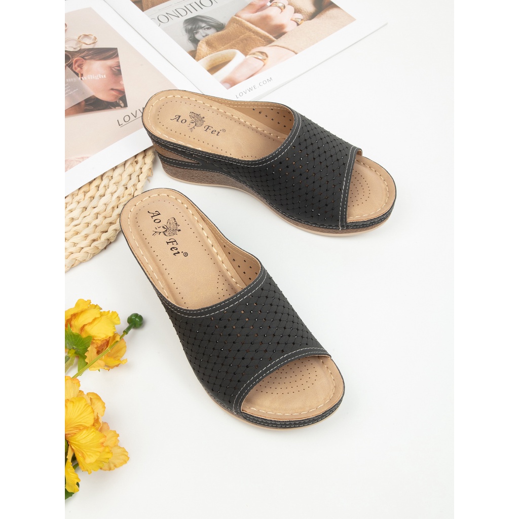 Dép sandal IELGY đế xuồng đính đá thời trang mùa hè có size lớn dành cho nữ