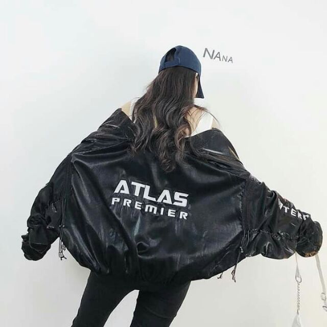 Áo khoác ATLAS       cos 3 màu :đen, đỏ,trắng         chất vải :vải dù.           2 lớp