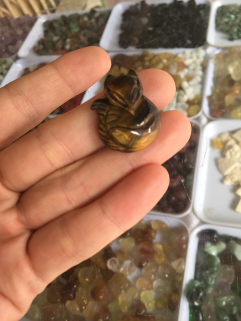 Mặt hồ ly cửu vĩ 9 đuôi đá T.A mắt hổ chế tác thủ công hoàn toàn tự nhiên nâu vàng mệnh thổ-kim