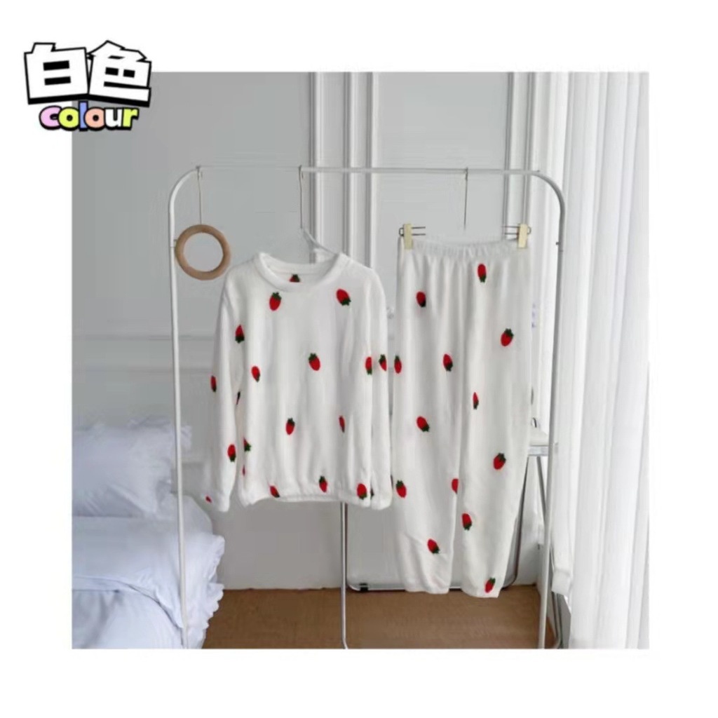 Bộ Đồ Ngủ Giữ Ấm Cổ Tròn In Họa Tiết Dâu Tây Thời Trang Thu Đông Cho Nữ