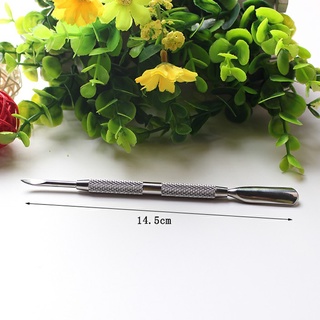 Đẩy da lấy khóe dụng cụ làm móng