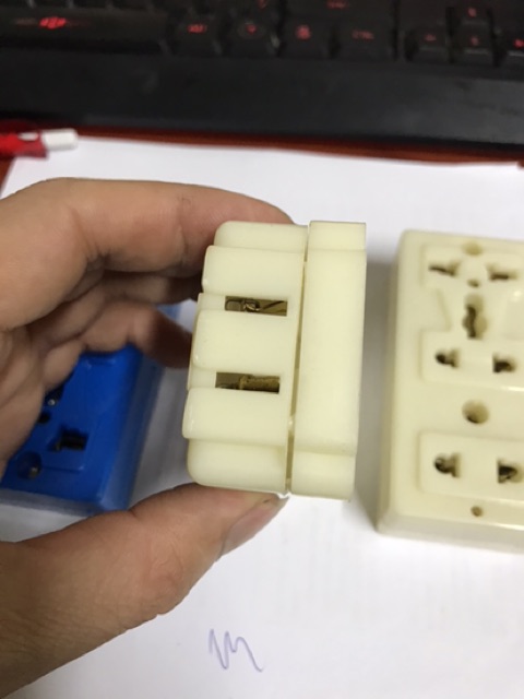 Ổ cắm 3 lỗ chống vỡ