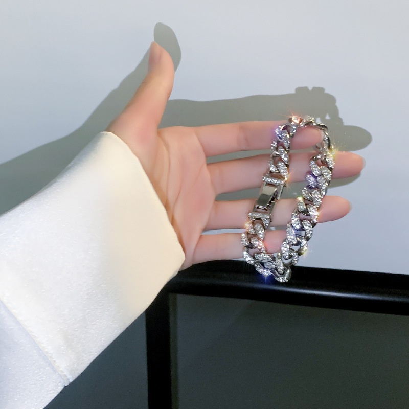 Vòng Tay Đính Đá Thiết Kế Độc Đáo Thời Trang Mới