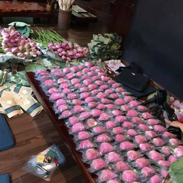 Trà sen - trà ướp bông sen Hồ Tây