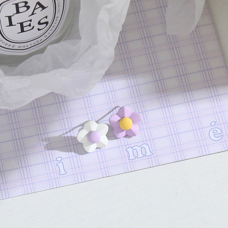 Bông Tai Hình Hoa Cúc Nhỏ Mạ Bạc 925 Dễ Thương Dành Cho Nữ F906