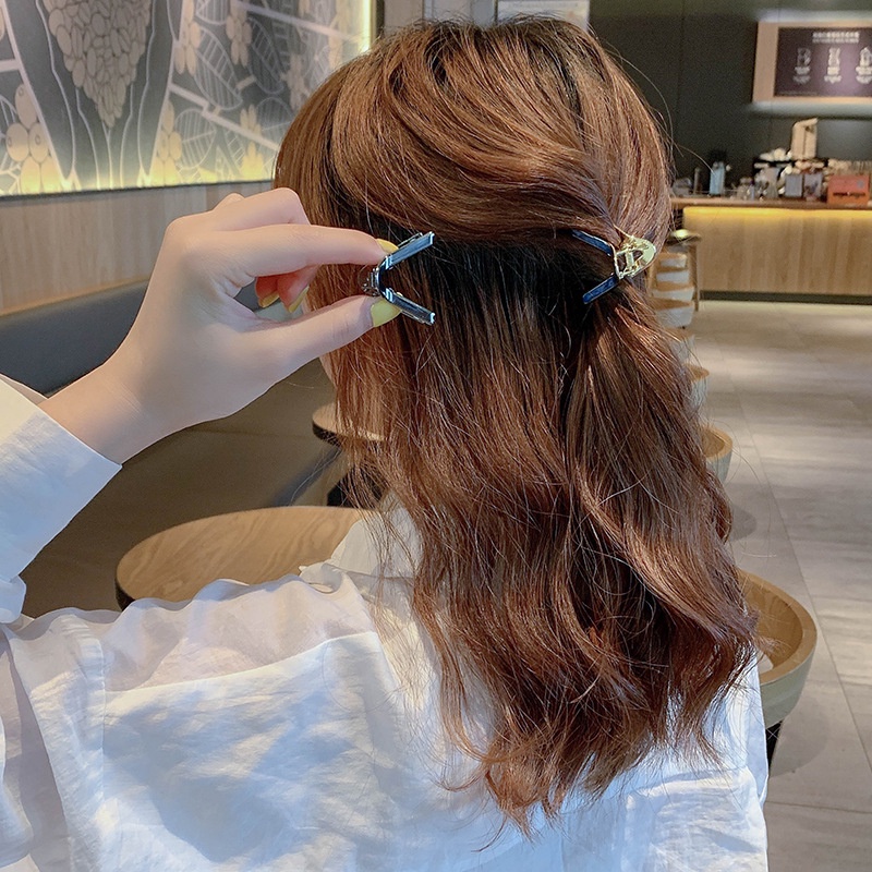 Kẹp càng cua kim loại tam giác phong cách hàn quốc sang trọng PK052