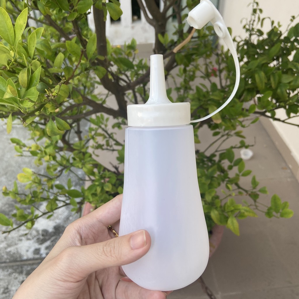 Chai đựng dầu ăn 250ml, nắp trắng Bottle plastic Bình nhựa xịt tương ớt, syrup, lọ sốt cà, sữa đặc có nắp, vòi dài