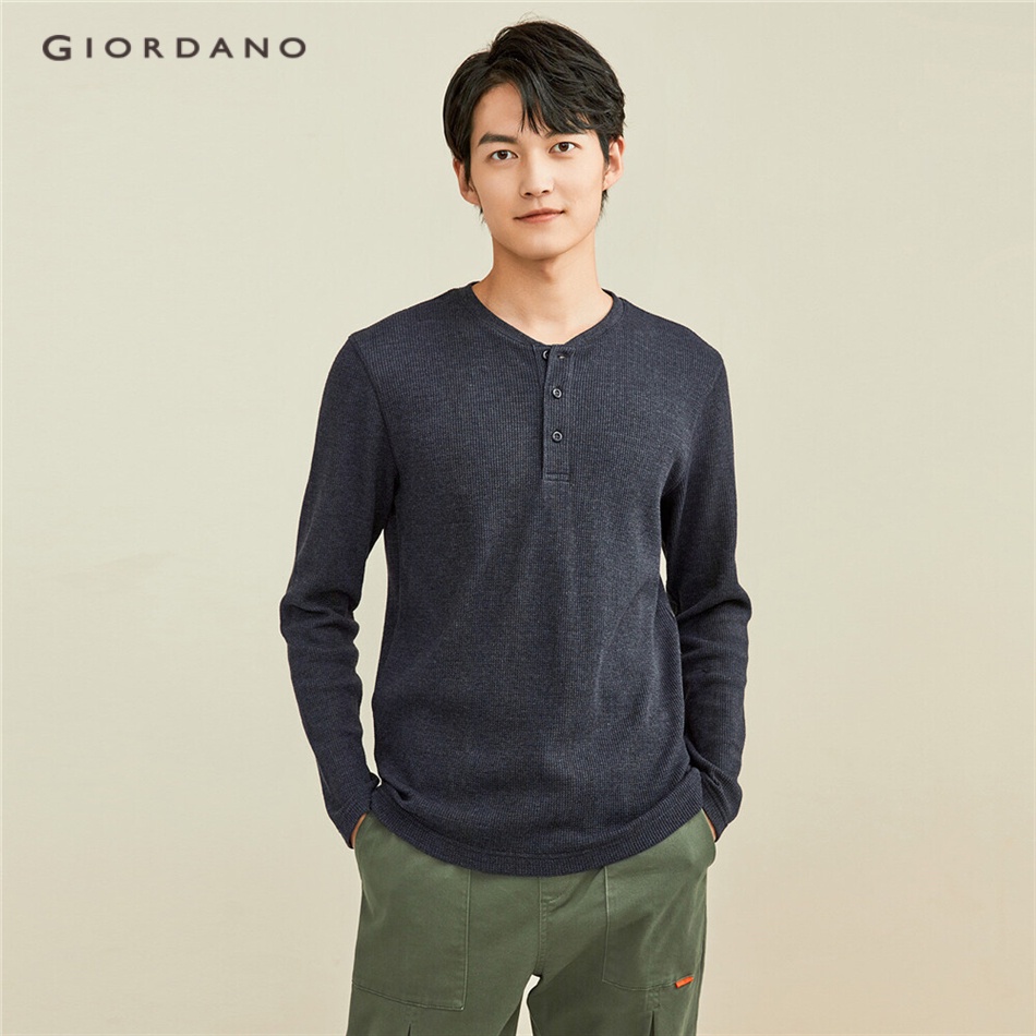 Áo thun GIORDANO 01022805 tay dài cổ henley họa tiết bánh quế dày dặn cho nam