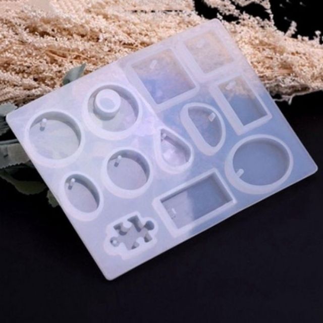 Khuôn silicone làm mặt trang sức, móc khóa đơn giản.