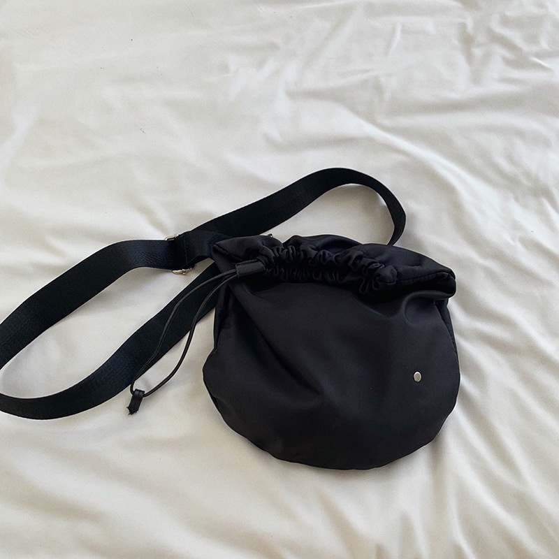 Túi đeo chéo vuông có dây thắt màu đen cá tính sành điệu 19855