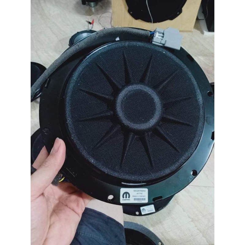 1 Cái loa sub gầm FORD RAPTOR size 25cm cho hệ thống âm thanh xe hơi