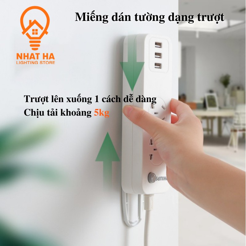 Giá đỡ ổ cắm điện dán tường Nhật Hạ. Miếng dán dạng trượt treo cục phát wifi, cố định remote tháo lắp tiện lợi.