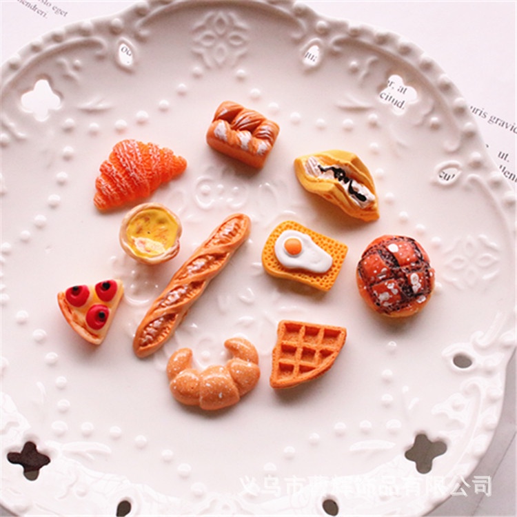 Mặt charm hình bánh - tiểu cảnh trang trí nội thất