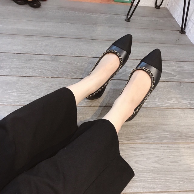 Giày bệt viền xích
