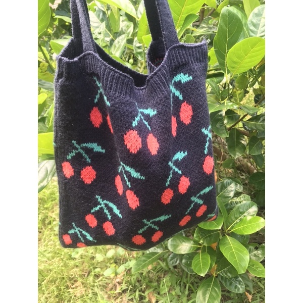 Túi tote  dâu. cao 37 ngang 32. Chất liệu len